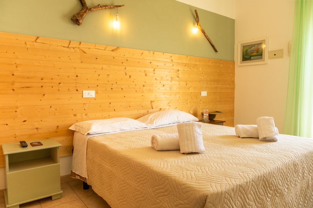 Bed Inviting hotel bedroom featuring wooden decor and soft lighting, perfect for relaxation.